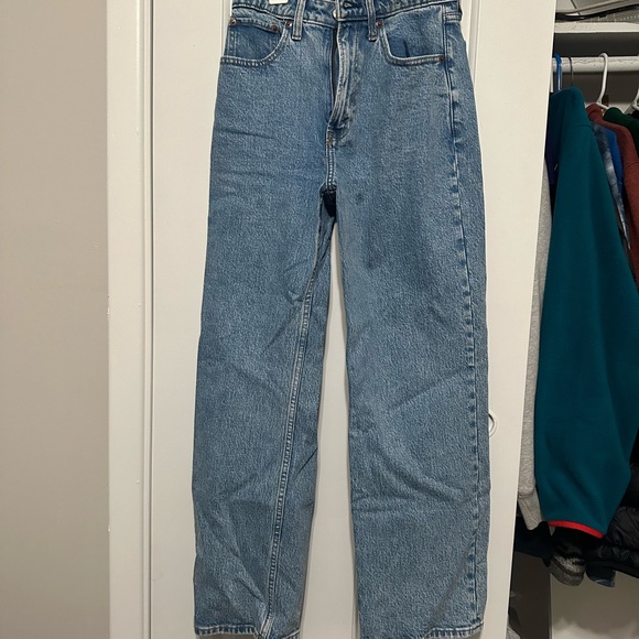 Abercrombie Curve Love The 90s Relaxed Jean High Rise - Picture 1 of 3